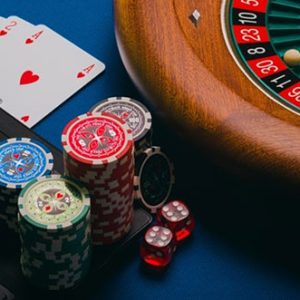 Are there any responsible gaming features on online casino sites?